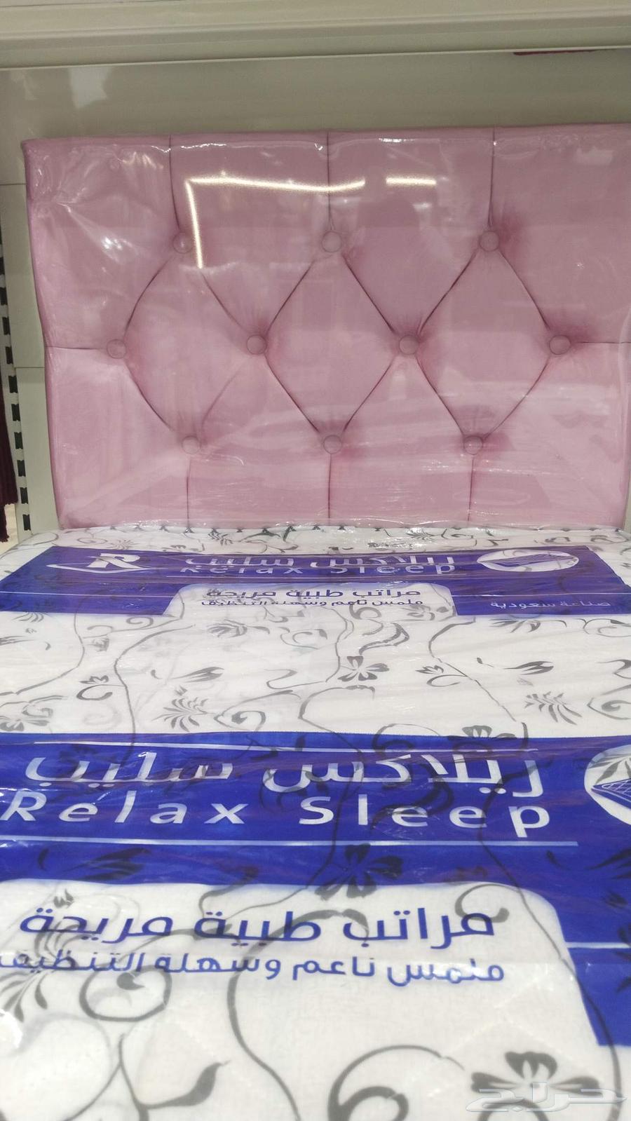 Bed with a backdrop64585210572290110