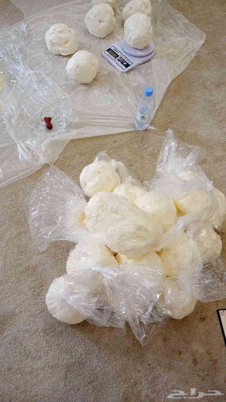 يوجد لدينا زبده غنم وبقرمشروطه تاخذ 10تجرب1 ما عجب فلوس ترجع64583625752962110