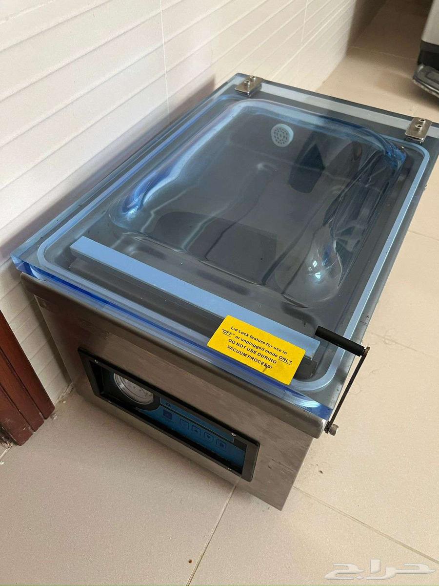 ماكينة تفريغ الهواء فاكيوم على الطاولة64581676655873111