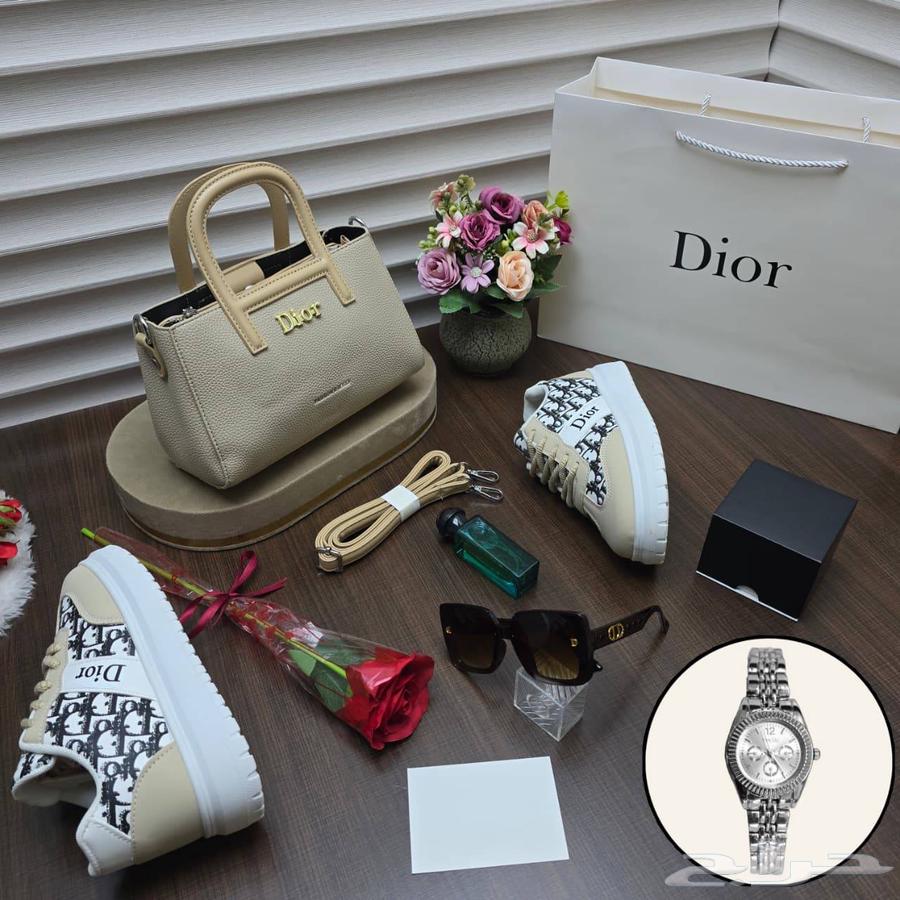 اطقم نسائي متكامل وانيييق وبسعر مميز اطقم ماركه يوجد شحن64585930706177112