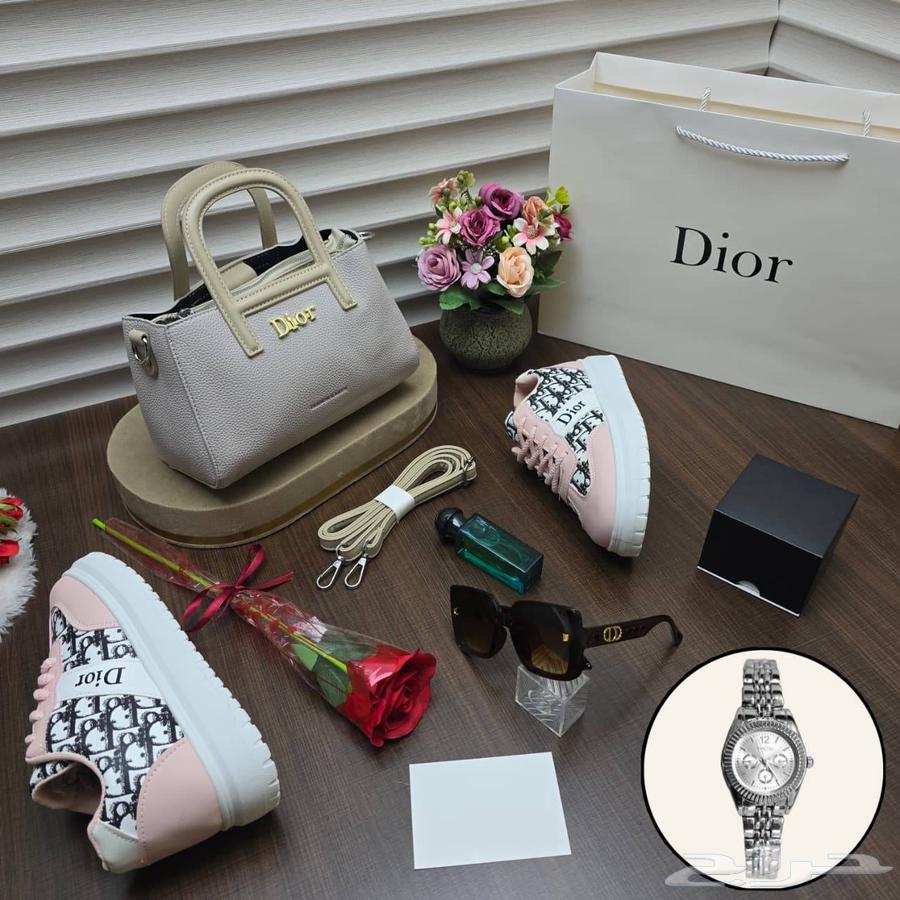 اطقم نسائي متكامل وانيييق وبسعر مميز اطقم ماركه يوجد شحن64585930706177111