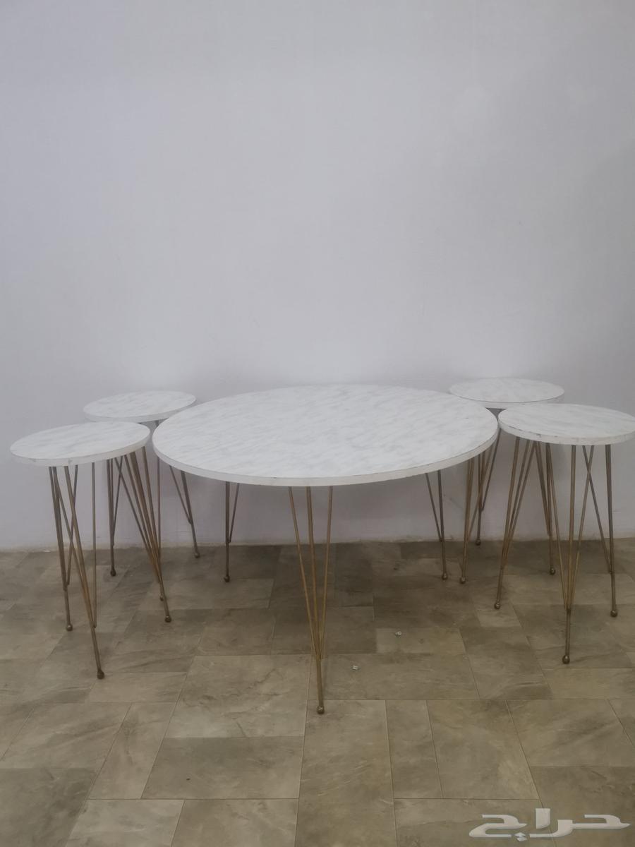 للبيع طاوله مع 4 خدمه نظيفه مافيها شيء64583372240769110