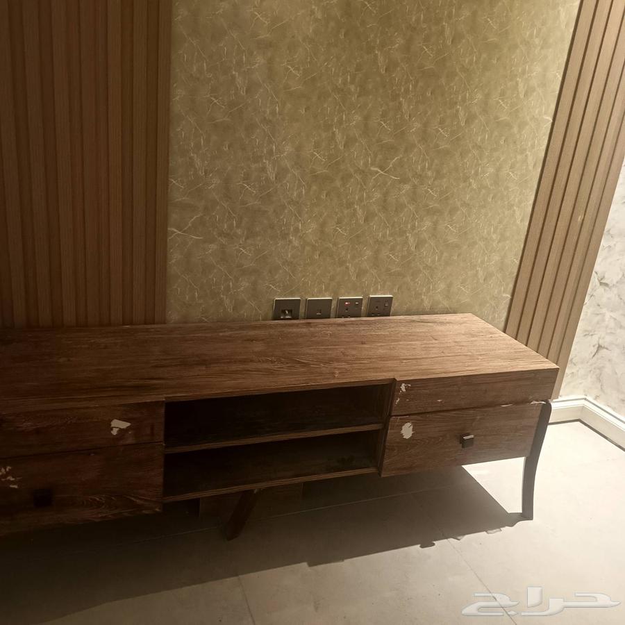 طاولة تلفزيون للبيع64585495290626110