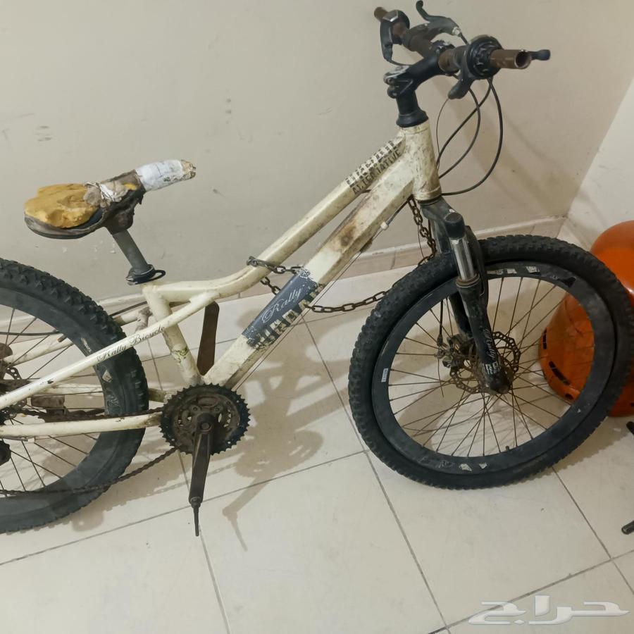 سيكل رياضي مشكلته الكفر لازمه تبديل وغيره مافيه شيه سعر سوم64580033845635111