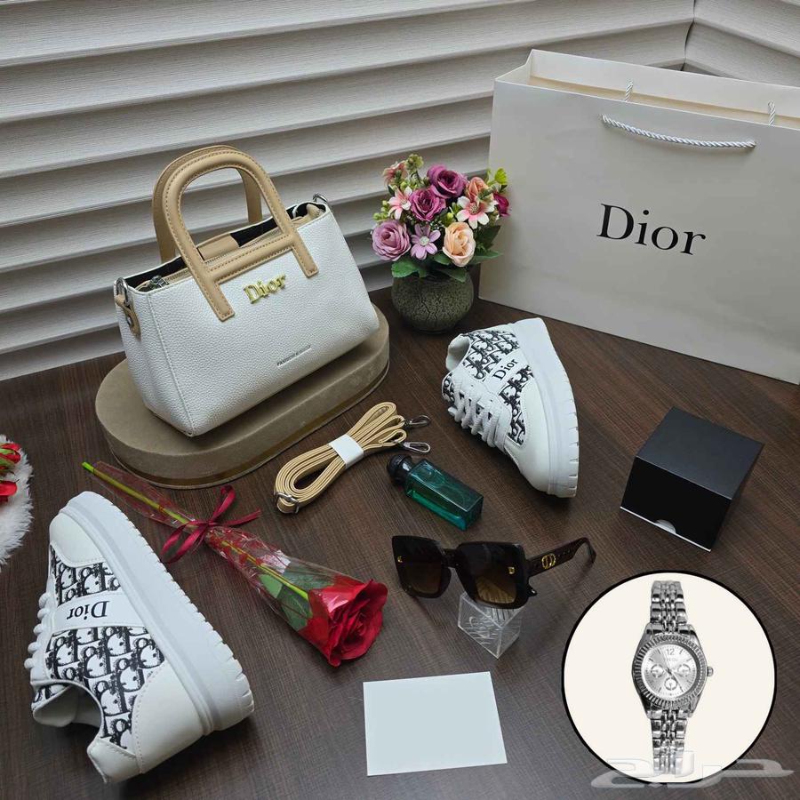 اطقم نسائي متكامل وانيييق وبسعر مميز اطقم ماركه يوجد شحن64585930706177114