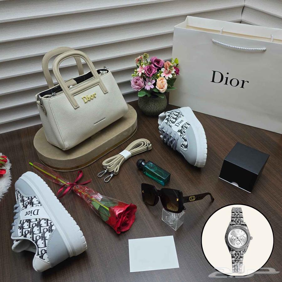 اطقم نسائي متكامل وانيييق وبسعر مميز اطقم ماركه يوجد شحن64585930706177113