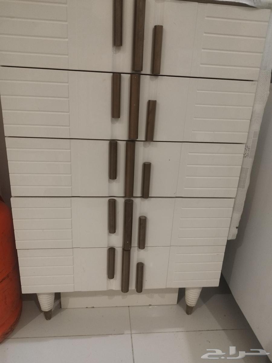 غرفة نوم سرير 2 متر و دولاب وتسريحه و 2 كومود و باف64585552267523112