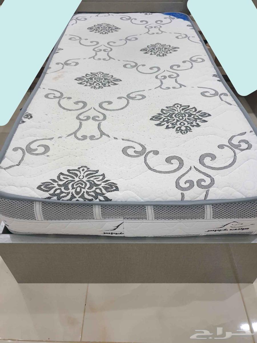 سريرين خشب مفرد شبه جديد و مرتبتين هوس شبه جديده64540167166595113