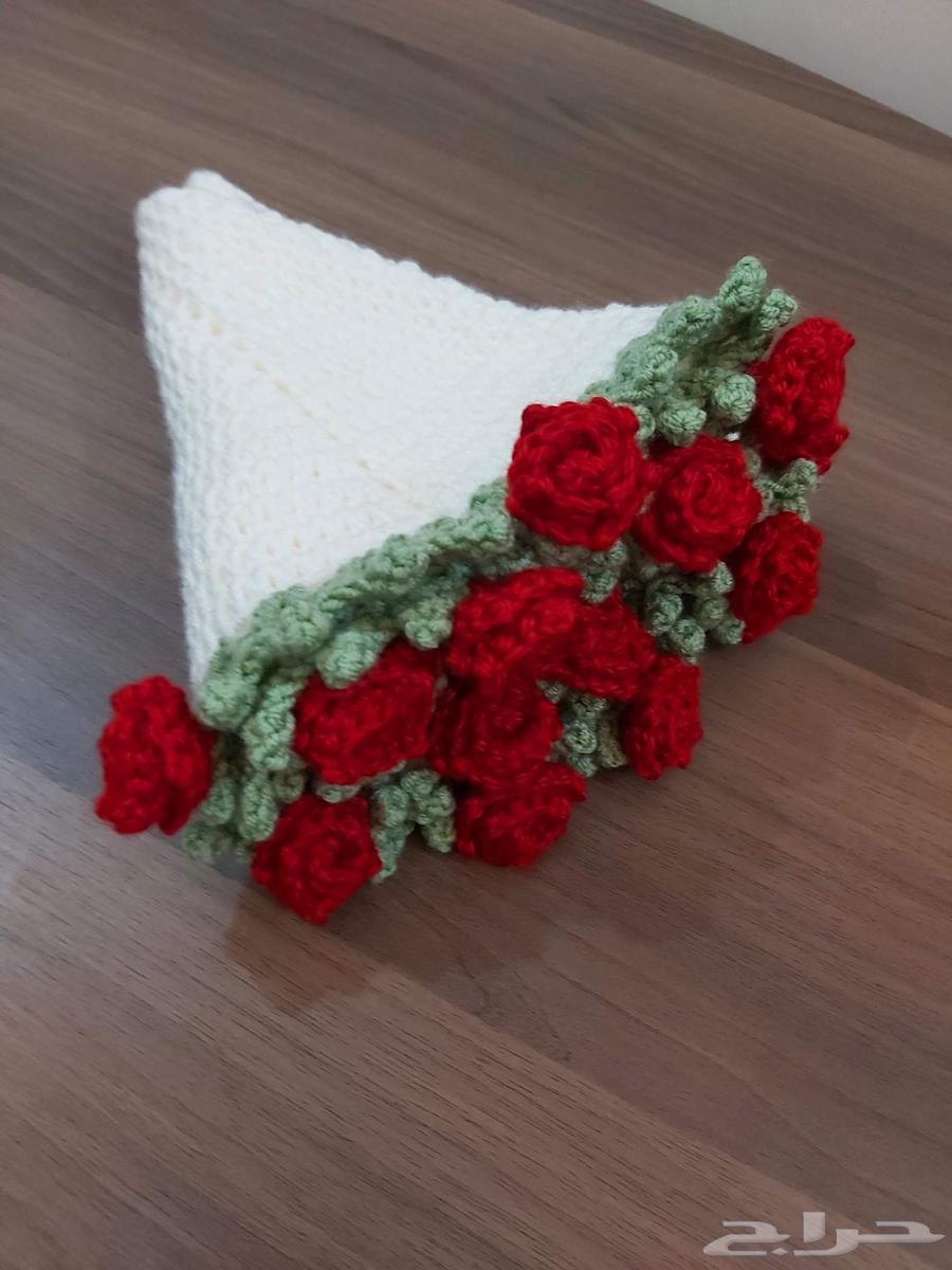 مفرش كروشيه 45 سنتميتر سكري مع ورد احمر 60 ريال  التوصيل على64586712720001111