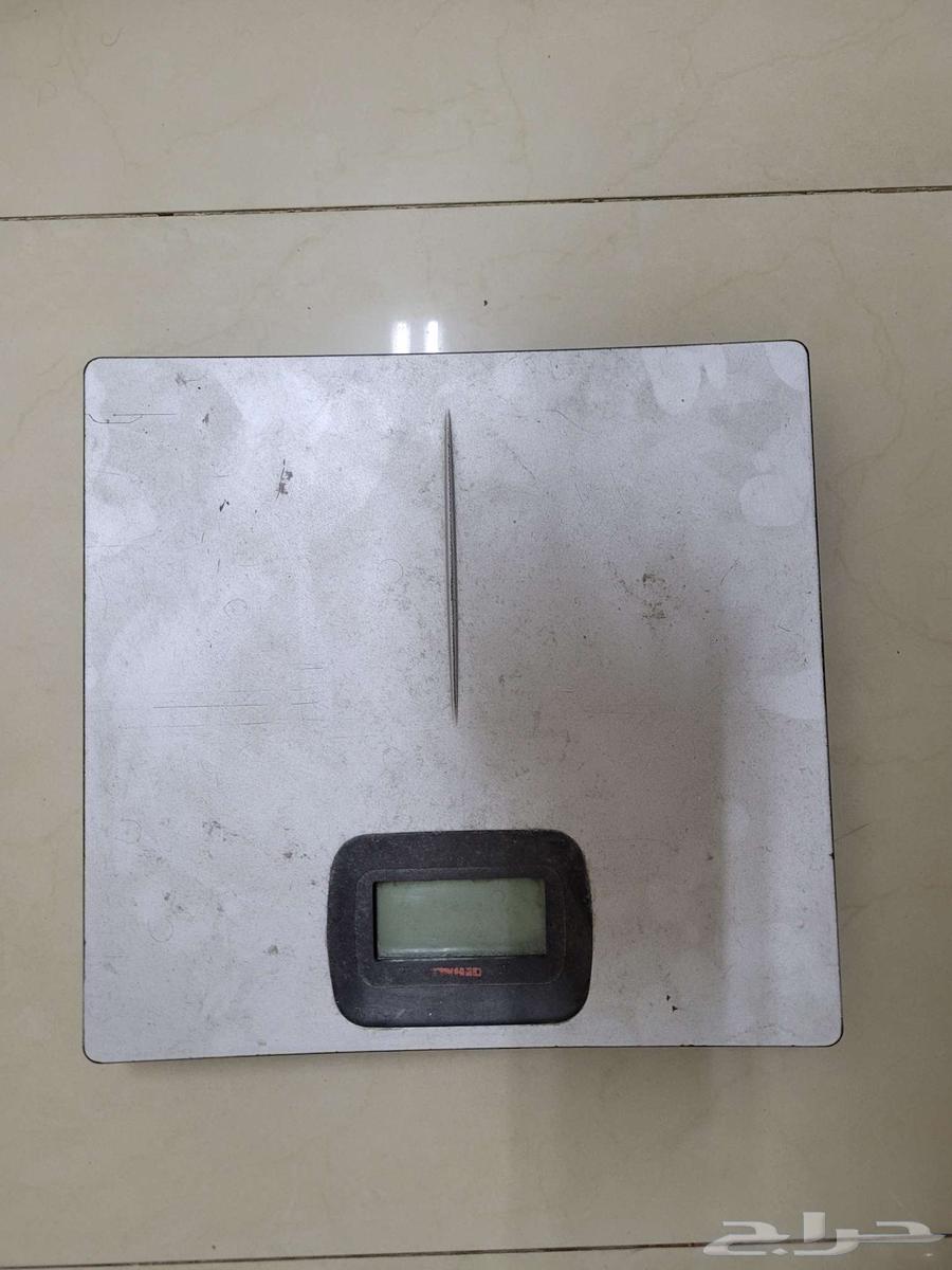 TV stand and 4 tables with scale64586214108035112