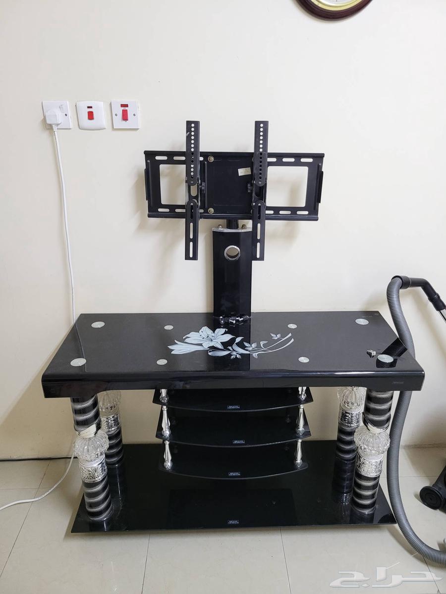 TV stand and 4 tables with scale64586214108035110