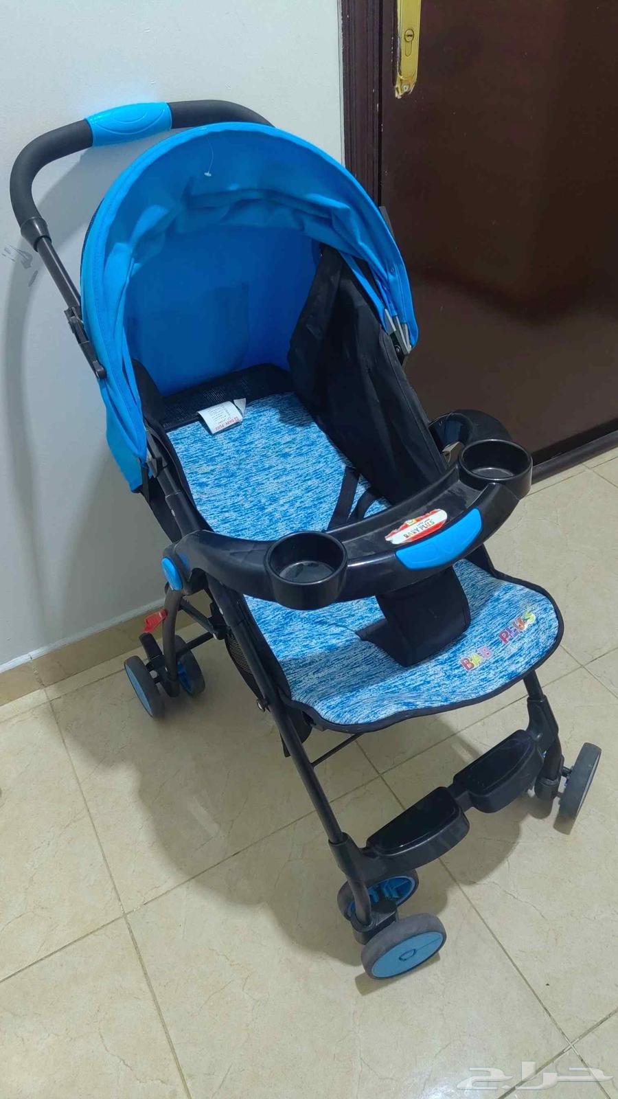 كراسي أطفال مع عربيه بحاله جيده64582965462785113