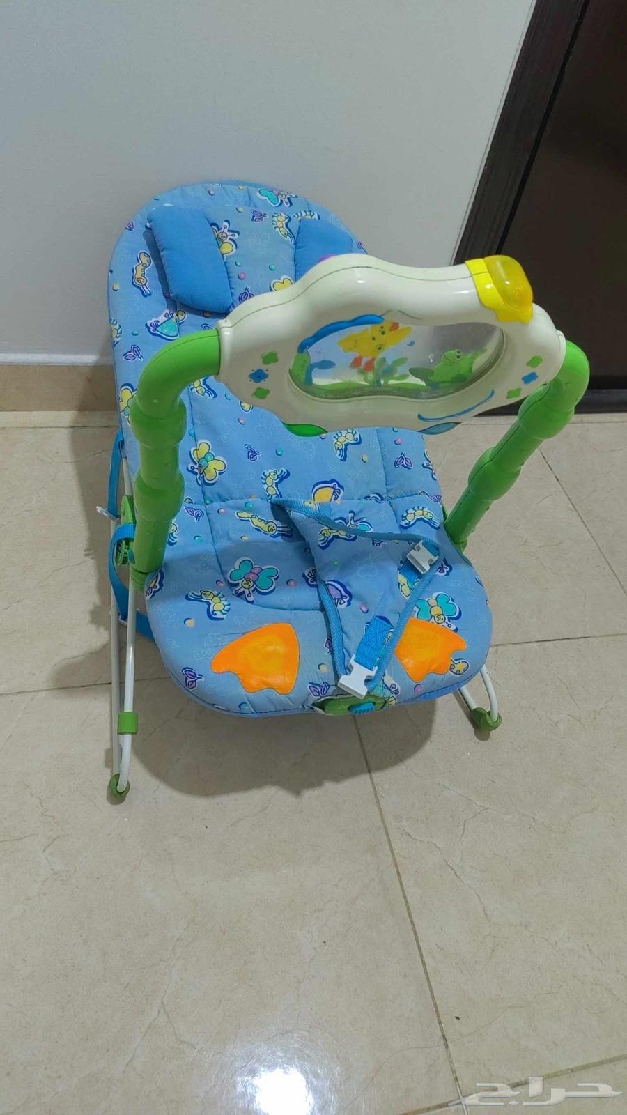 كراسي أطفال مع عربيه بحاله جيده64582965462785110