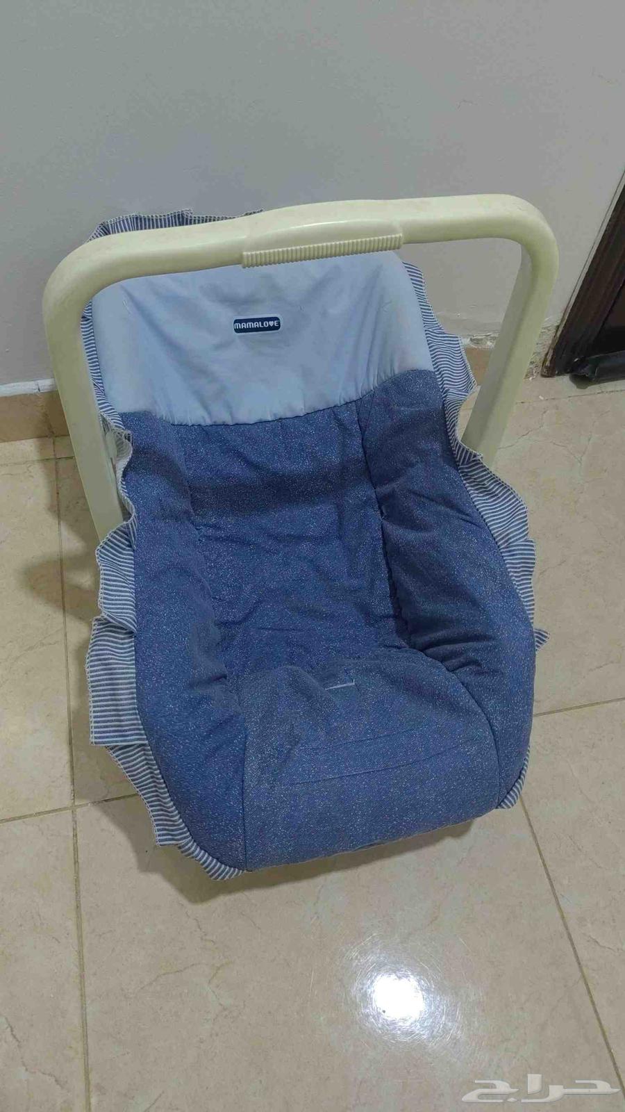 كراسي أطفال مع عربيه بحاله جيده64582965462785111