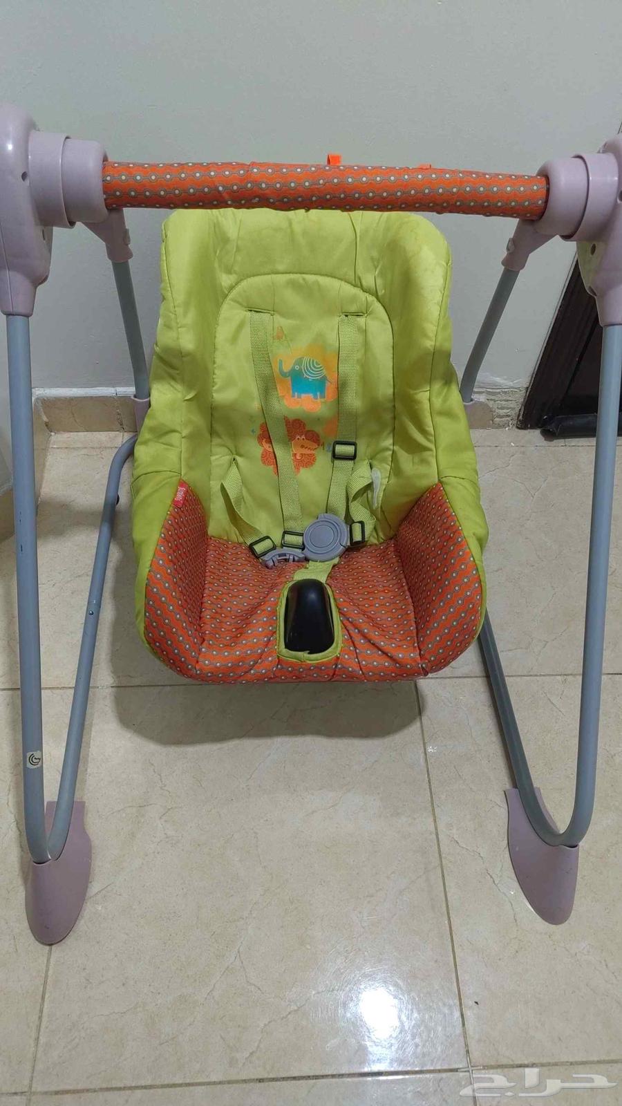 كراسي أطفال مع عربيه بحاله جيده64582965462785112