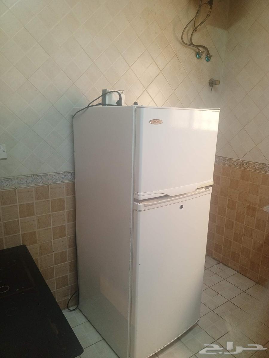 شاشات وثلاجه 110 وغرفة نوم ودولاب شبه نضيف مخرج 28 حي نمار64584178137859112