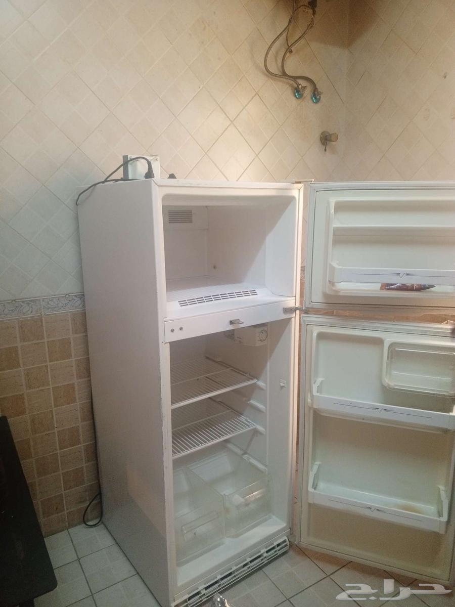 شاشات وثلاجه 110 وغرفة نوم ودولاب شبه نضيف مخرج 28 حي نمار64584178137859113