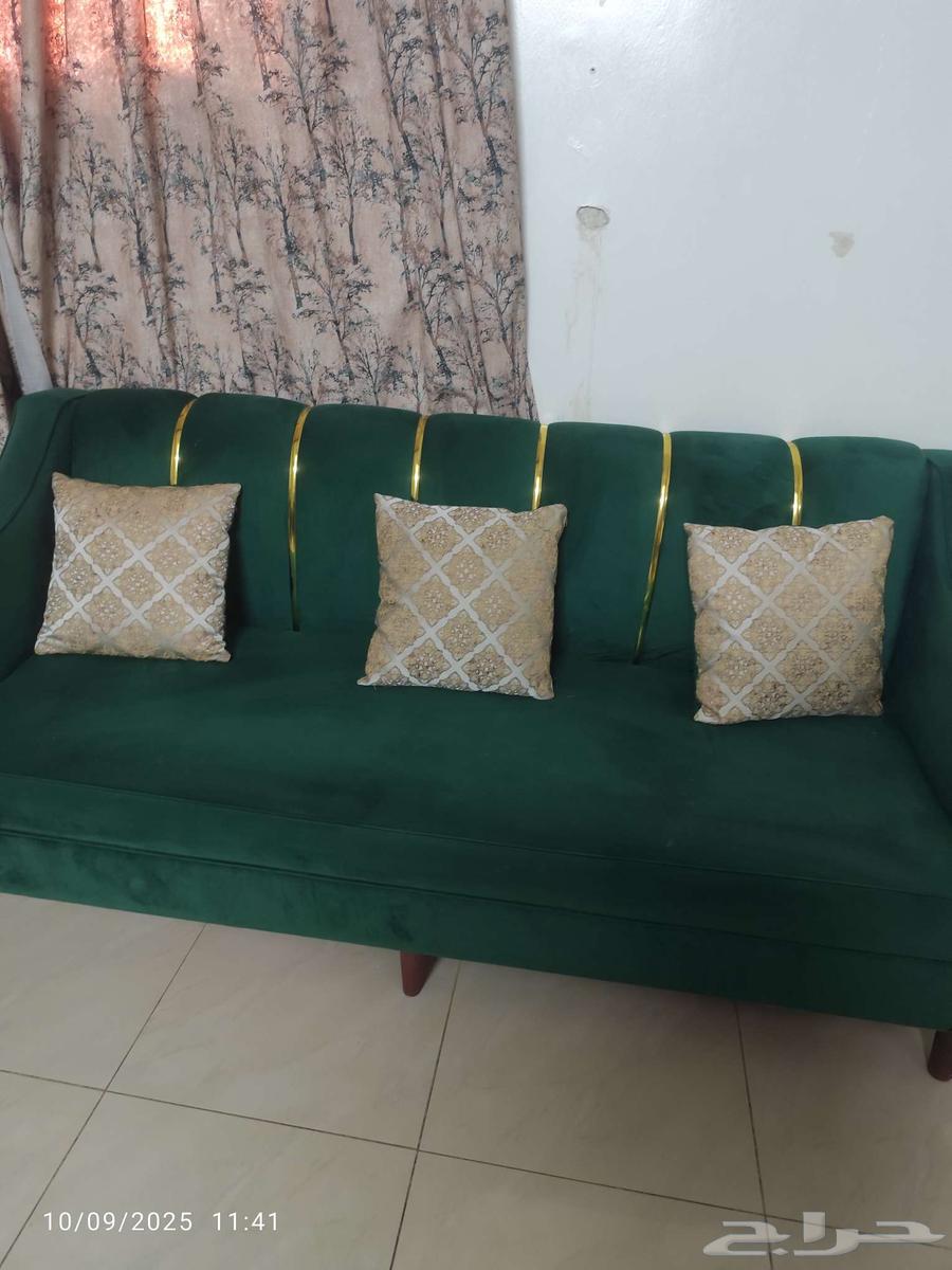 كنب بحاله ممتازه للبيع السعر400ريال لا يوجد لدي اجهزه كهربائ64583144170882110