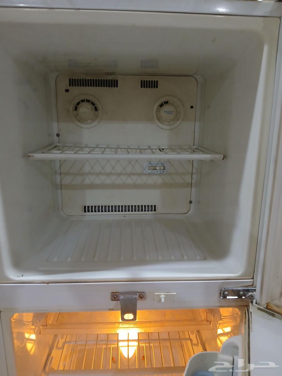 ثلاجة  ارتفاع متر و نصف  بحالة جيدة64583837716737113