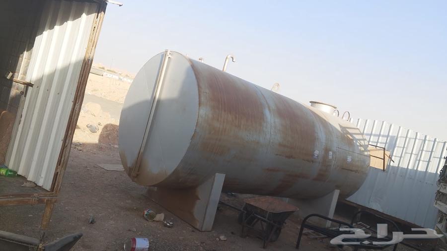 متوفر لدينا خزانات بلاستيك وحديد وفيبر مستعمل نظيف جديد بي64582422129025112