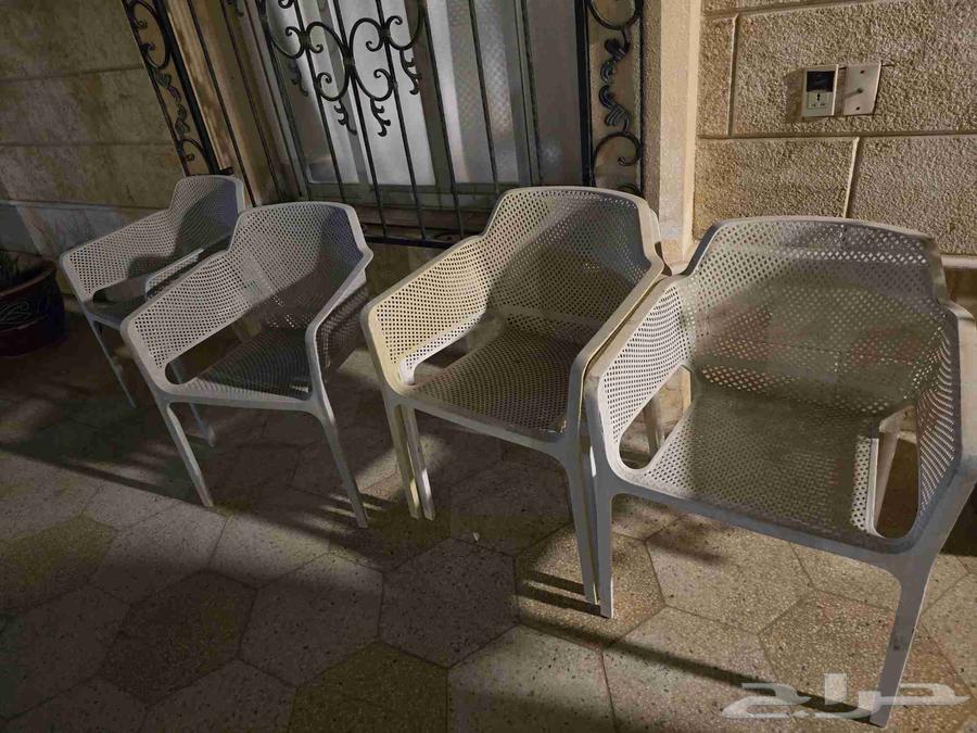 6 كراسي مستعملة بحالة جيدة64587416681857111