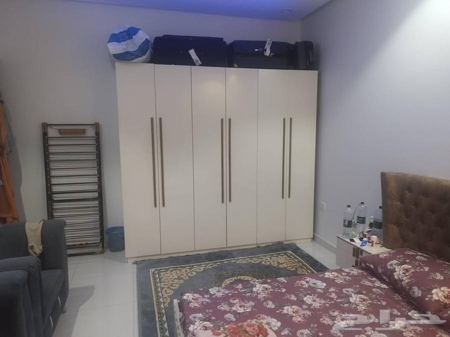 غرفة نوم سرير 2 متر و دولاب وتسريحه و 2 كومود و باف64585552267523111
