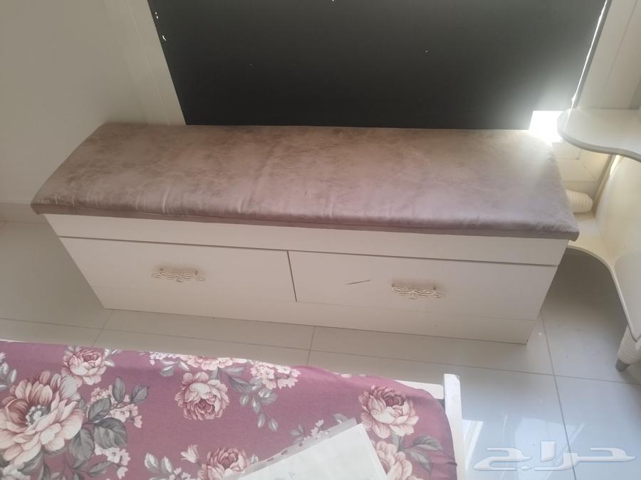 غرفة نوم سرير 2 متر و دولاب وتسريحه و 2 كومود و باف64585552267523113