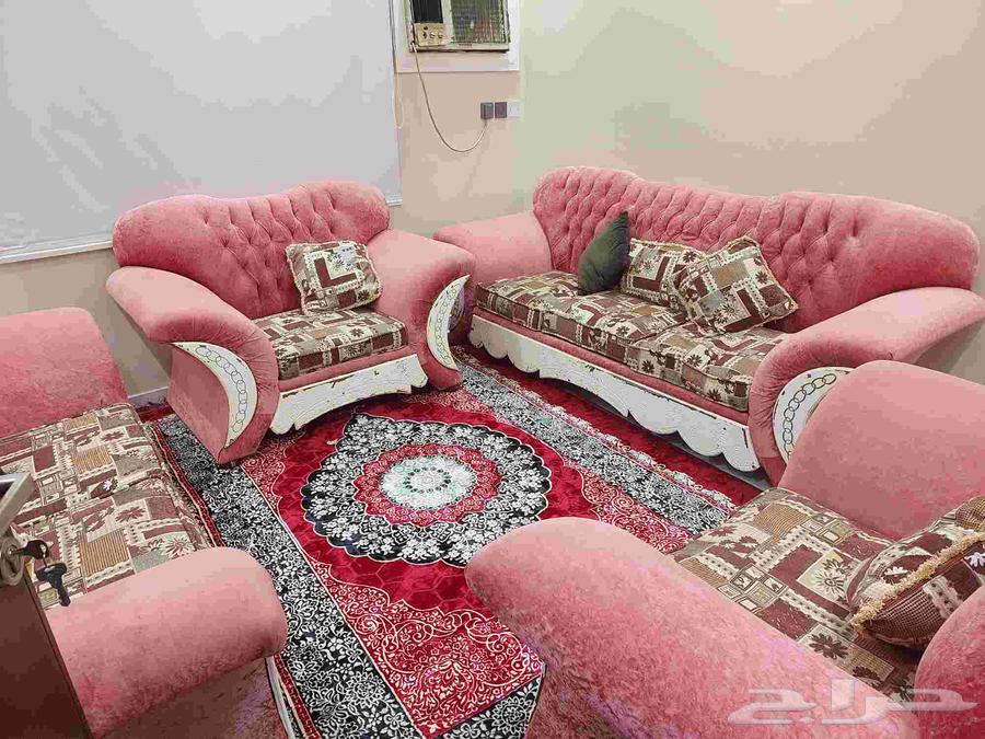 كنب للبيع ب 200 مع السجاد و طاولة64583207929730110