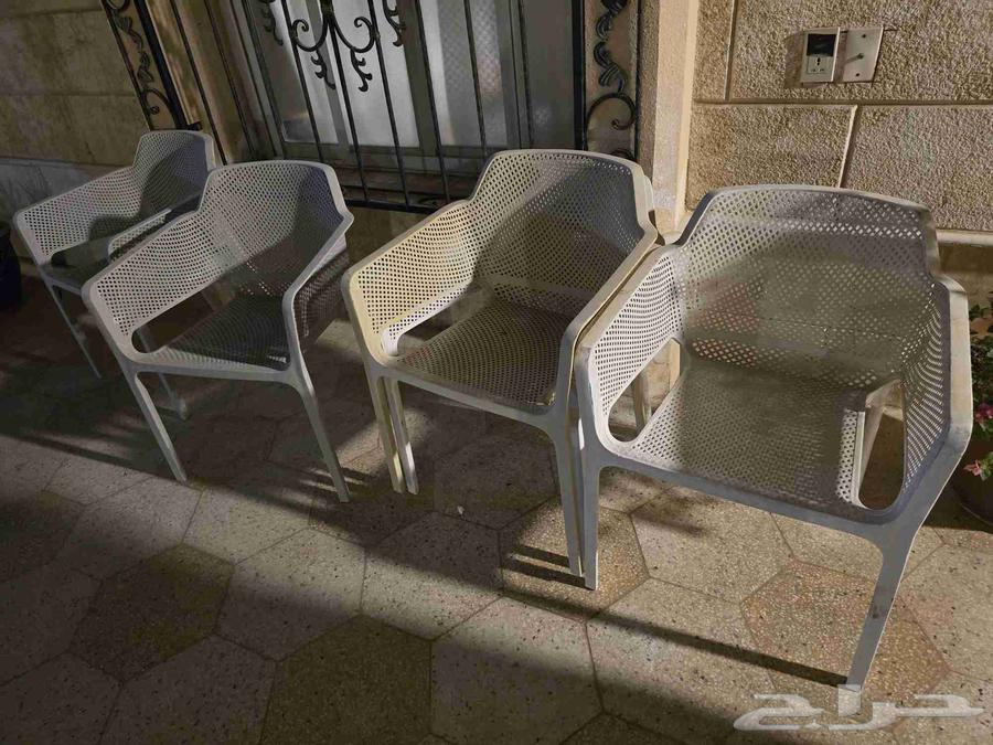 6 كراسي مستعملة بحالة جيدة64587416681857110