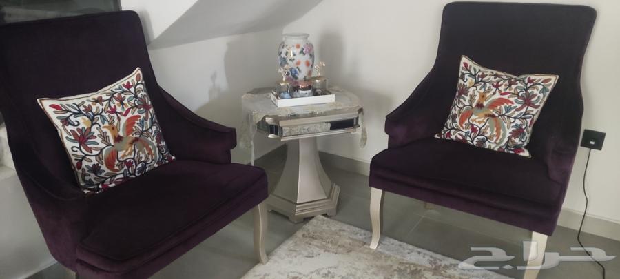 Used luxurious two-piece sofa with table, minor scratches, for sale from Home Center64581210571011110