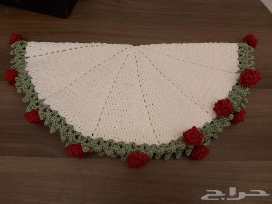 مفرش كروشيه 45 سنتميتر سكري مع ورد احمر 60 ريال  التوصيل على64586712720001112