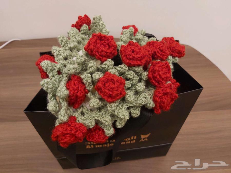 مفرش كروشيه 45 سنتميتر سكري مع ورد احمر 60 ريال  التوصيل على64586712720001113