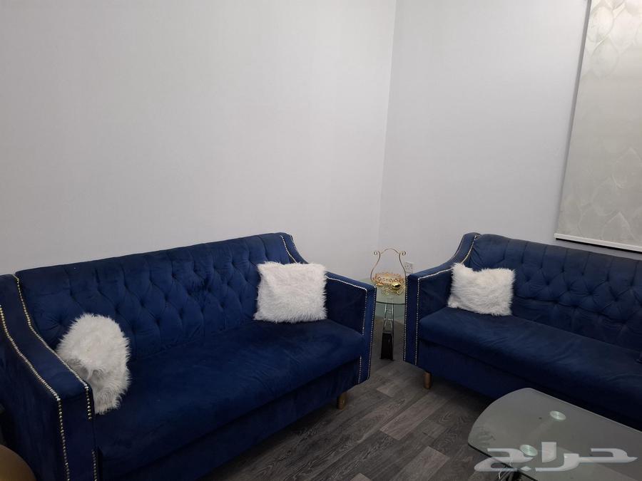 كنب حديث . لون كحلي .مع 3 طاولات زجاج64583696744193110