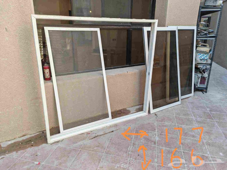 للبيع شباك المونيوم ابيض مع زجاج دبل عازل وشبك64584277749891110