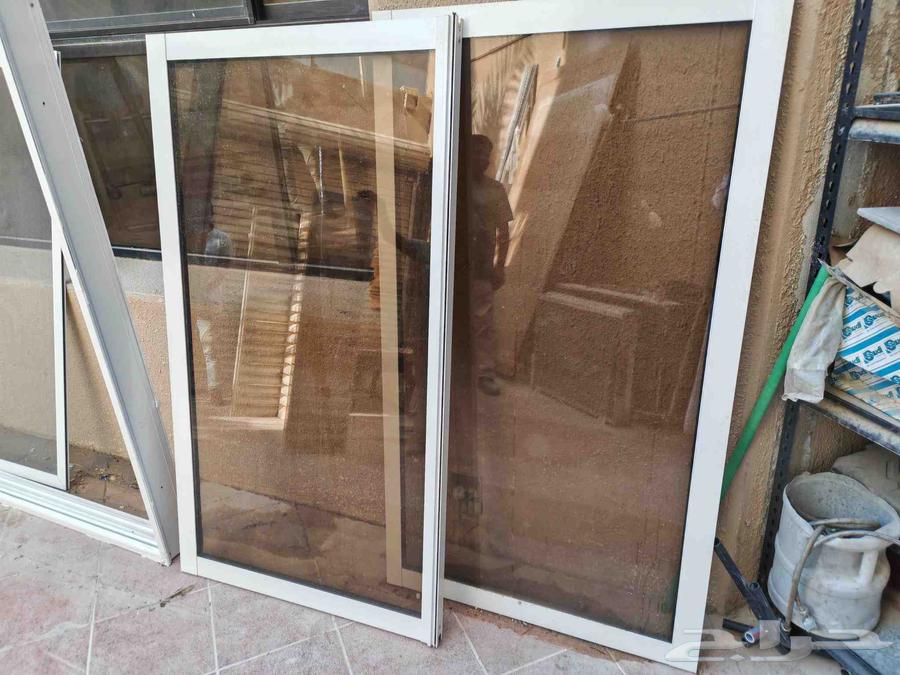 للبيع شباك المونيوم ابيض مع زجاج دبل عازل وشبك64584277749891111