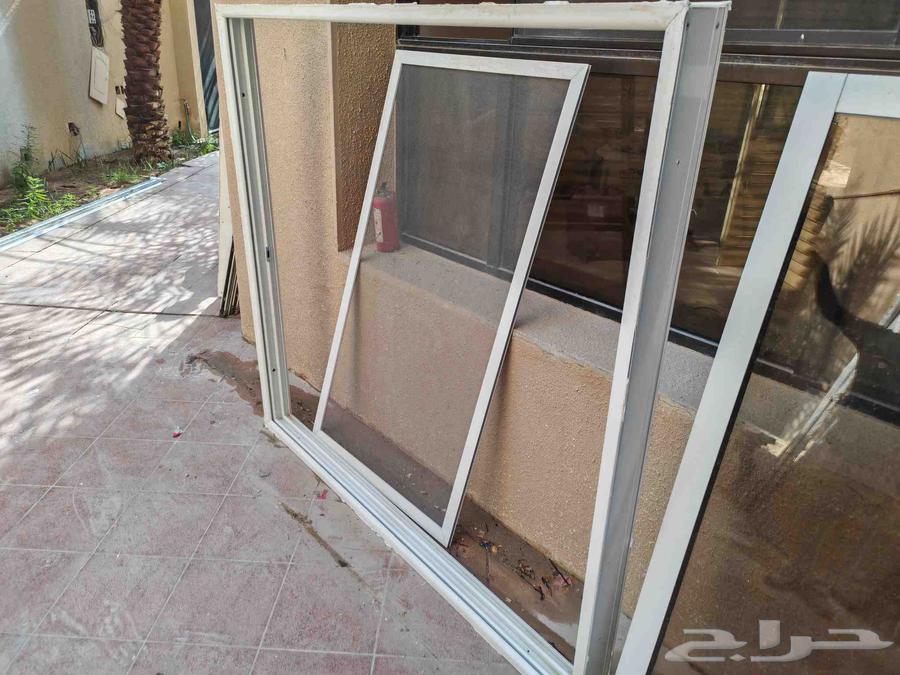 للبيع شباك المونيوم ابيض مع زجاج دبل عازل وشبك64584277749891112