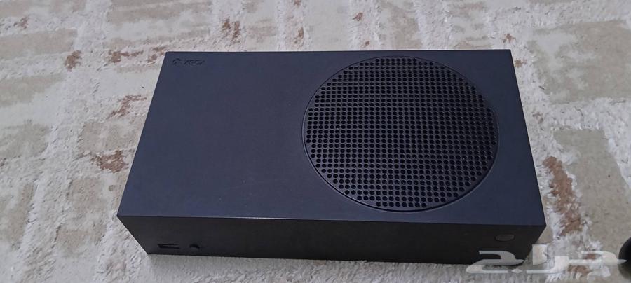 اكس بوكس اس مستعمل ون تيرا مع 3 يدات وباقي التفاصيل توصيل مع64586899238274110