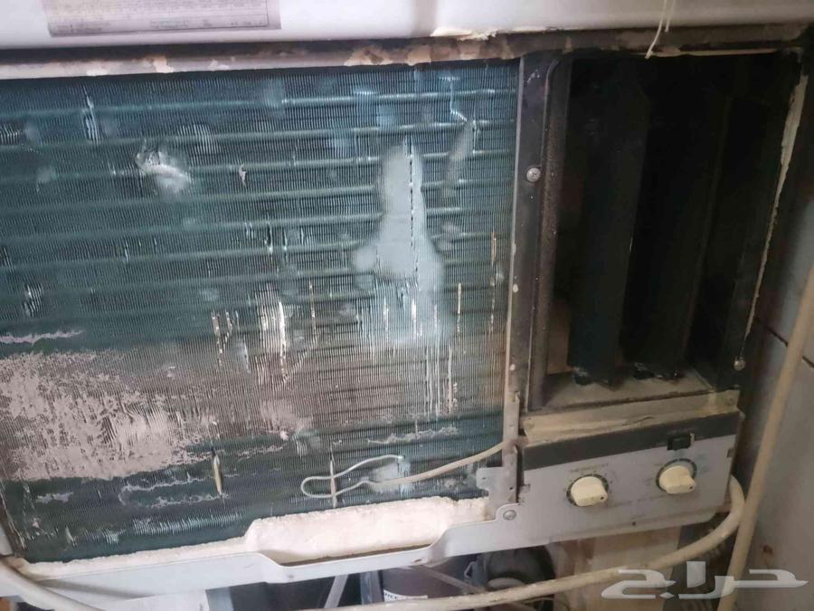 يوجد مكيفين طن ونص للبيع ممتازين وثلاجه صغيرة وسرير نفر للبي64582187676161110