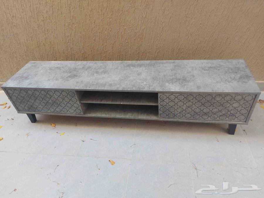 طاولة تلفزيون شبه جديده 30 ريال فقط64583894626179110