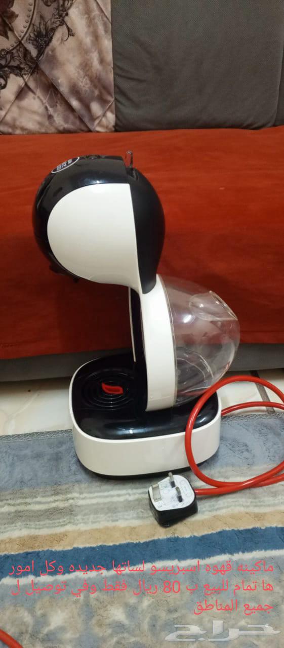 Espresso coffee machines, prices are displayed on the machines64585581029249112