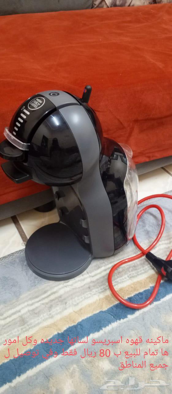 Espresso coffee machines, prices are displayed on the machines64585581029249114