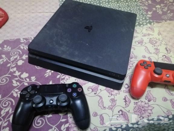 جهاز بلي استيشن 4 شبه جديد مع يدين الشركة وفيه مجموعه من الا64580949731073111