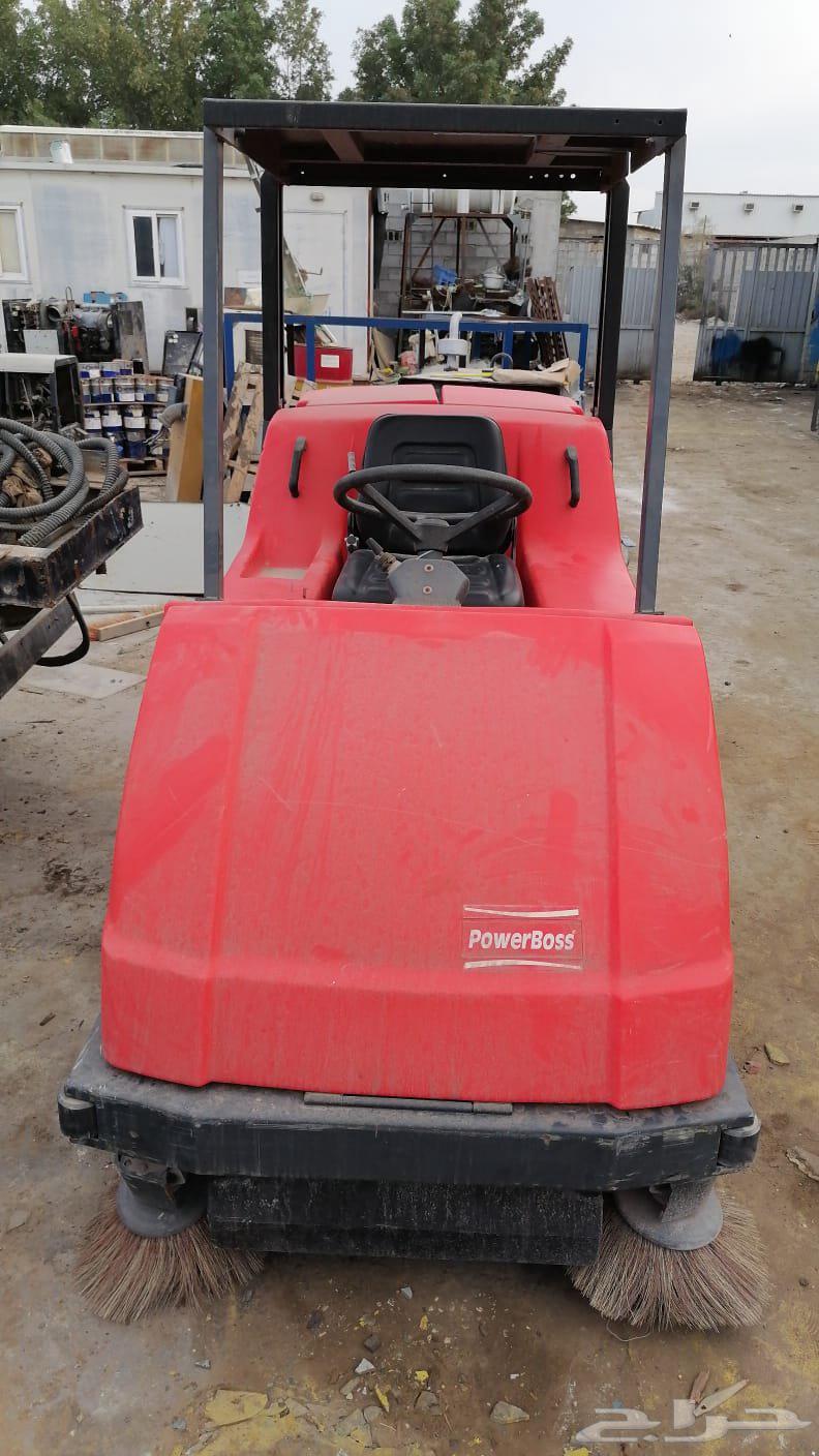 للبيع مكنسه هذه الآلة في الصورة هي مكنسة صناعية بلدية راكبة64581429536131114