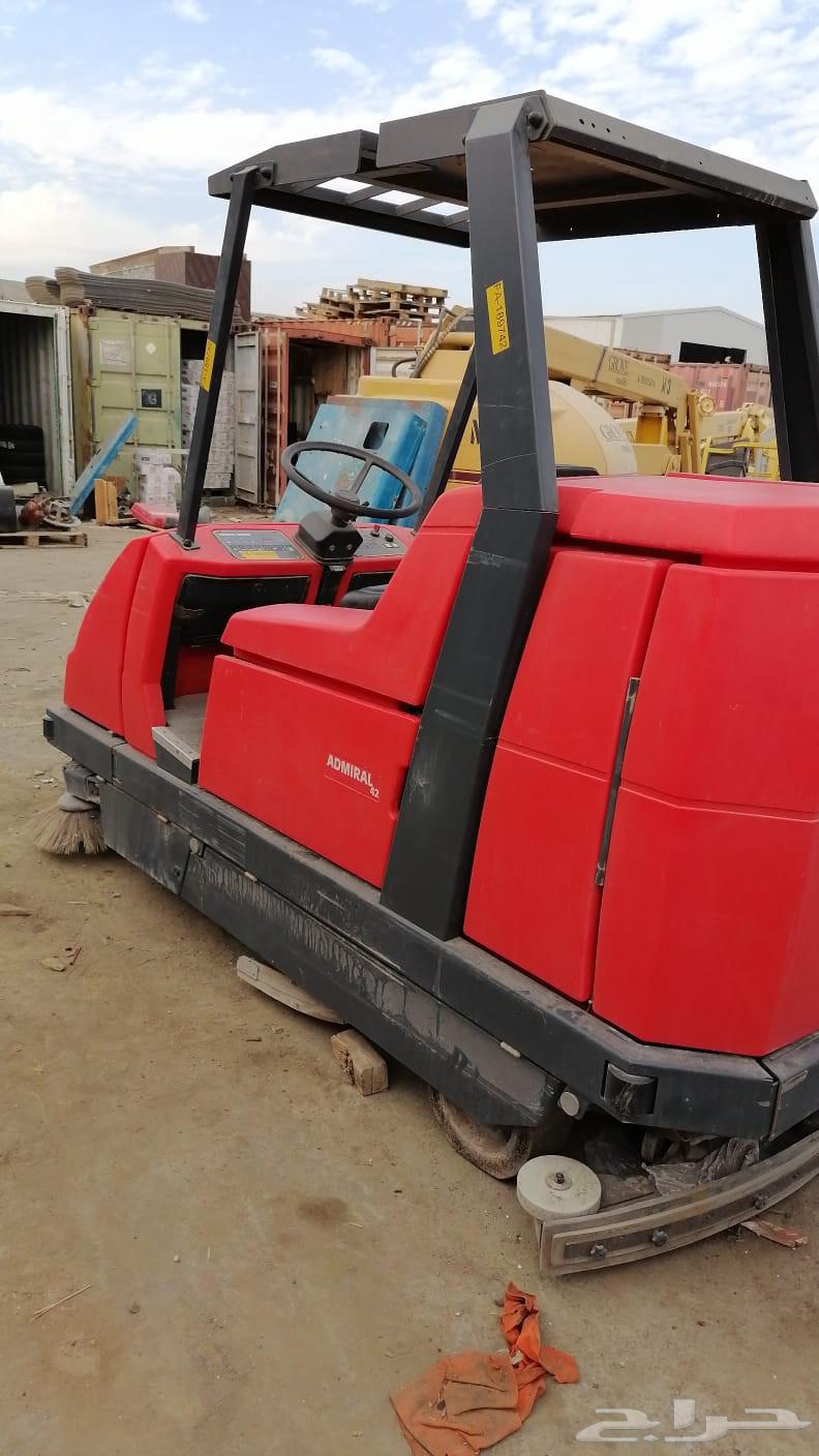 للبيع مكنسه هذه الآلة في الصورة هي مكنسة صناعية بلدية راكبة64581429536131113