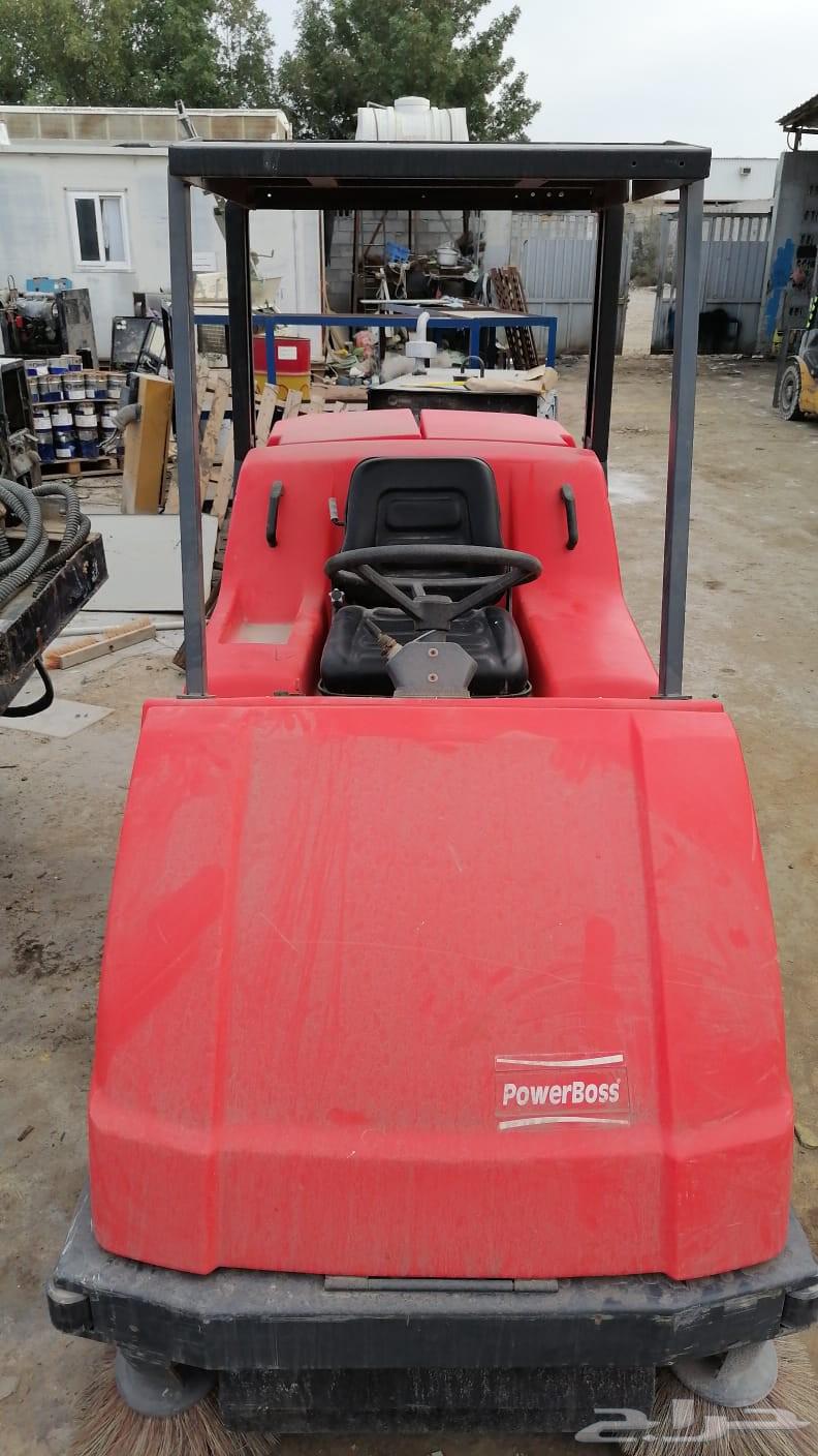 للبيع مكنسه هذه الآلة في الصورة هي مكنسة صناعية بلدية راكبة64581429536131112