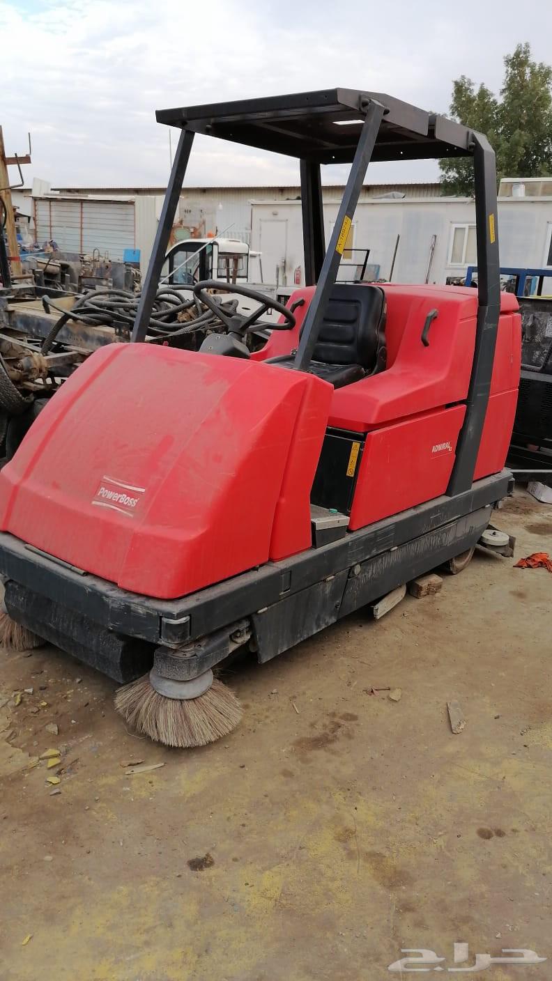 للبيع مكنسه هذه الآلة في الصورة هي مكنسة صناعية بلدية راكبة64581429536131110