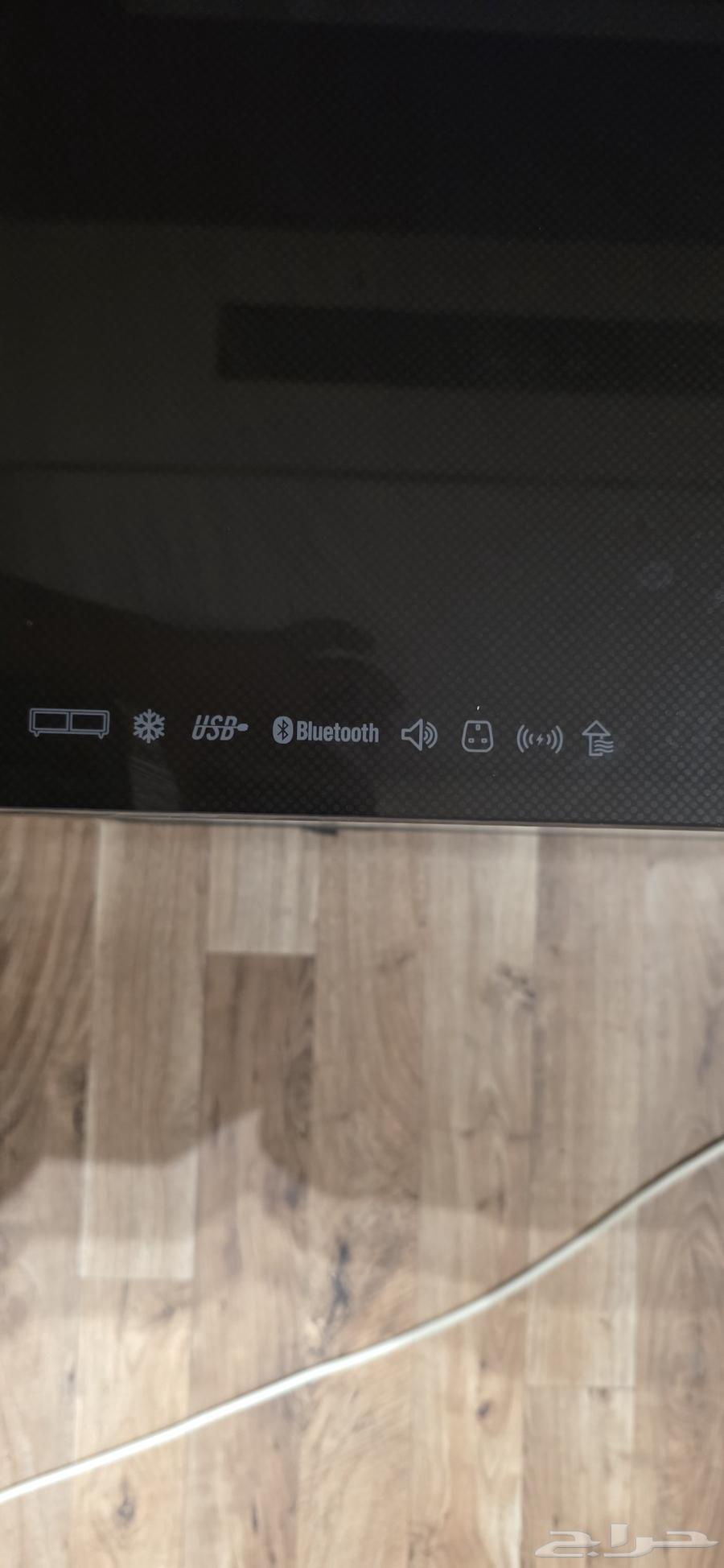 Table and fridge at the same time64583343816066113