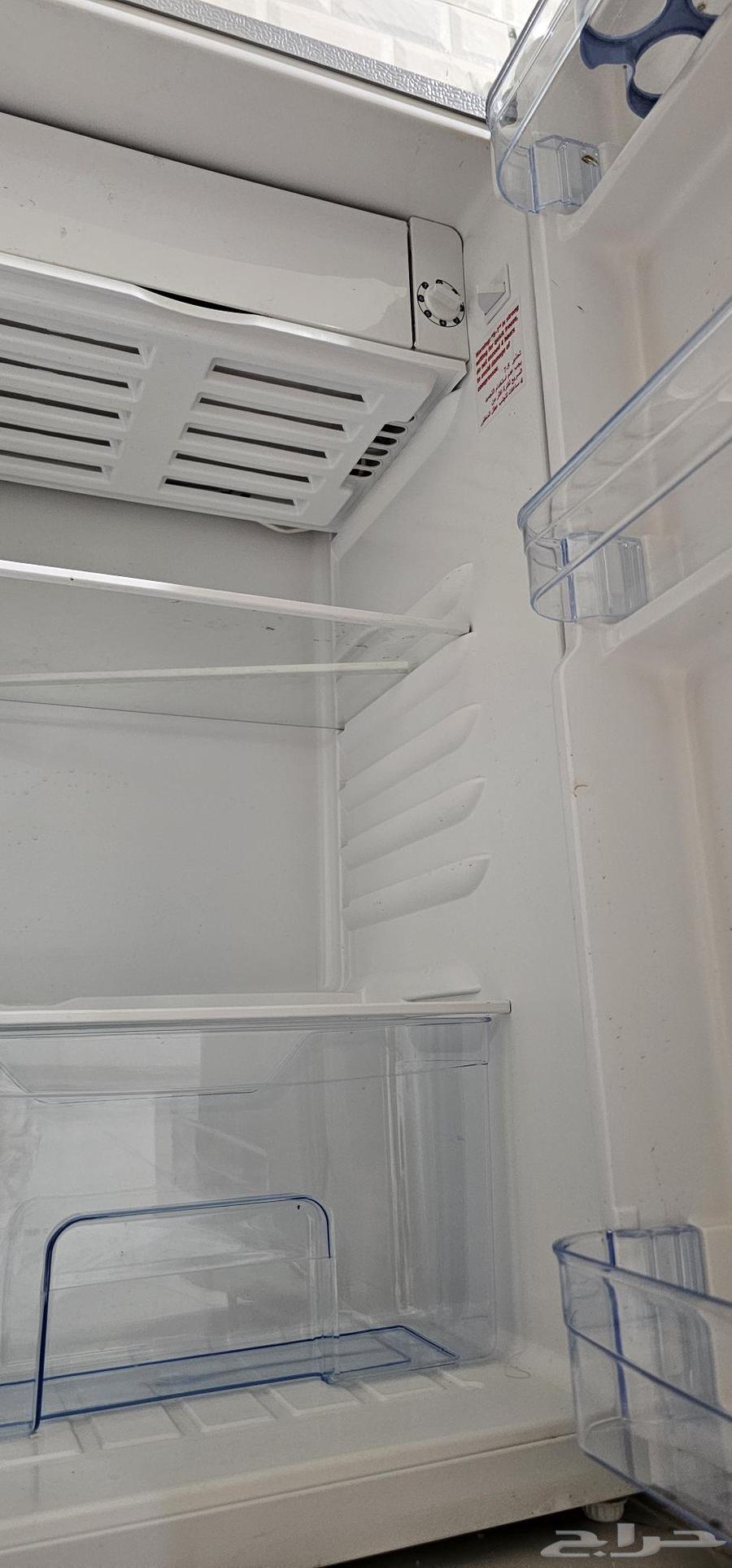 ثلاجة مكتبي نظيف جدا.64580608740225111