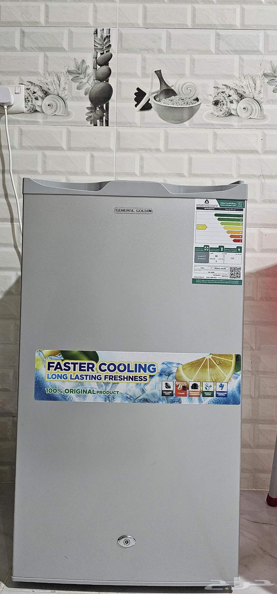 ثلاجة مكتبي نظيف جدا.64580608740225110