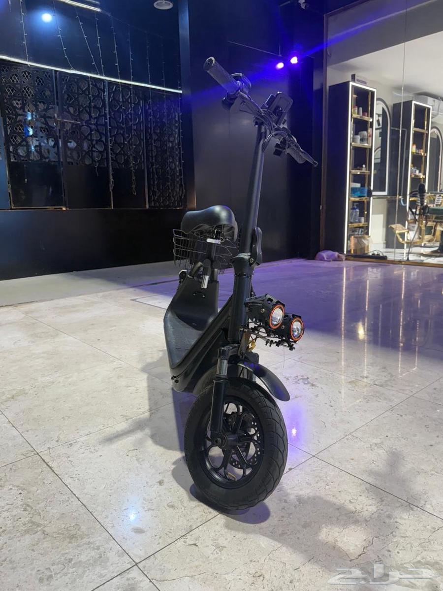 New scooter with Abu Salla64586663230978111